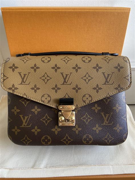 louis vuitton pochette metis italy|Louis Vuitton metis monogram.